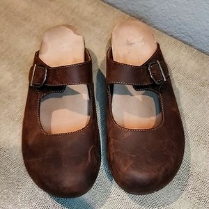 Dansko Martina Brown Leather Mules Clogs buckle SZ 42 (11)
